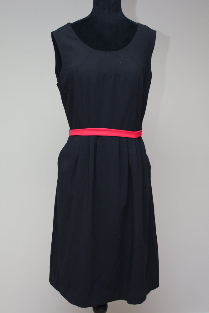 Plain black slim waist dress