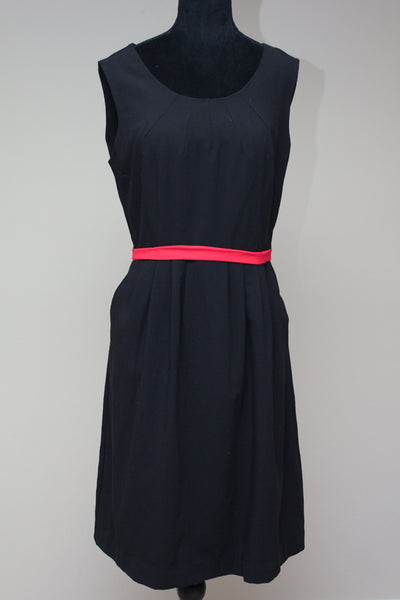 Plain black slim waist dress