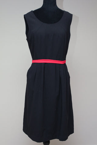 Plain black slim waist dress
